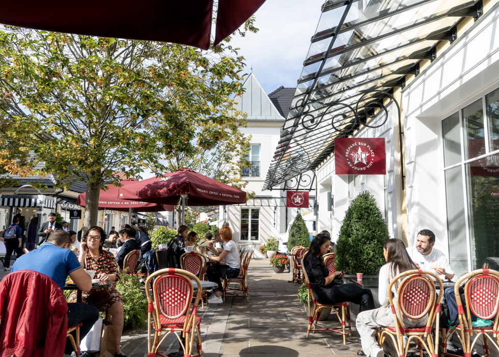 Lacoste marne outlet la vallee village